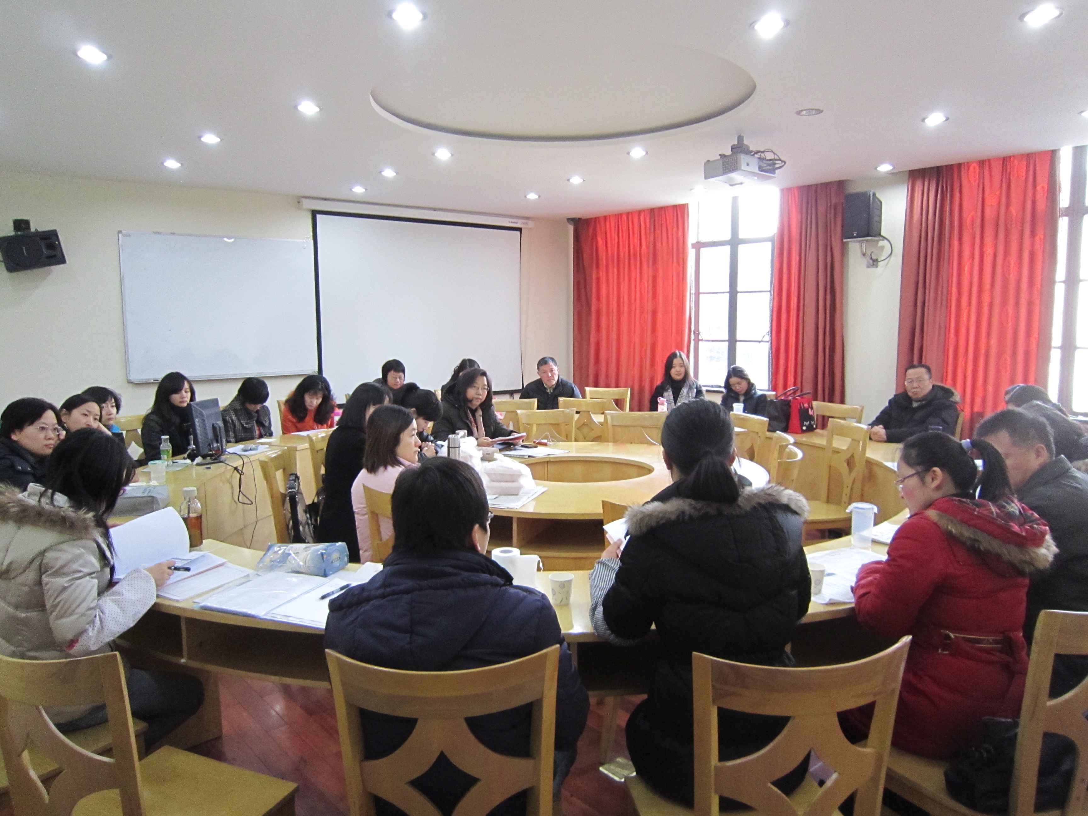 365完美体育班导师一同探讨工作